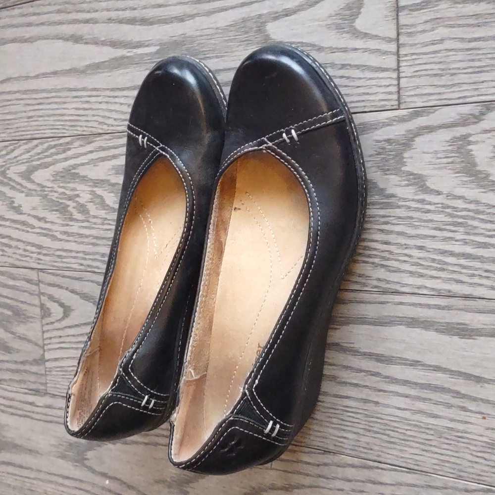 Genuine leather shoes by Naturalizer ☘️